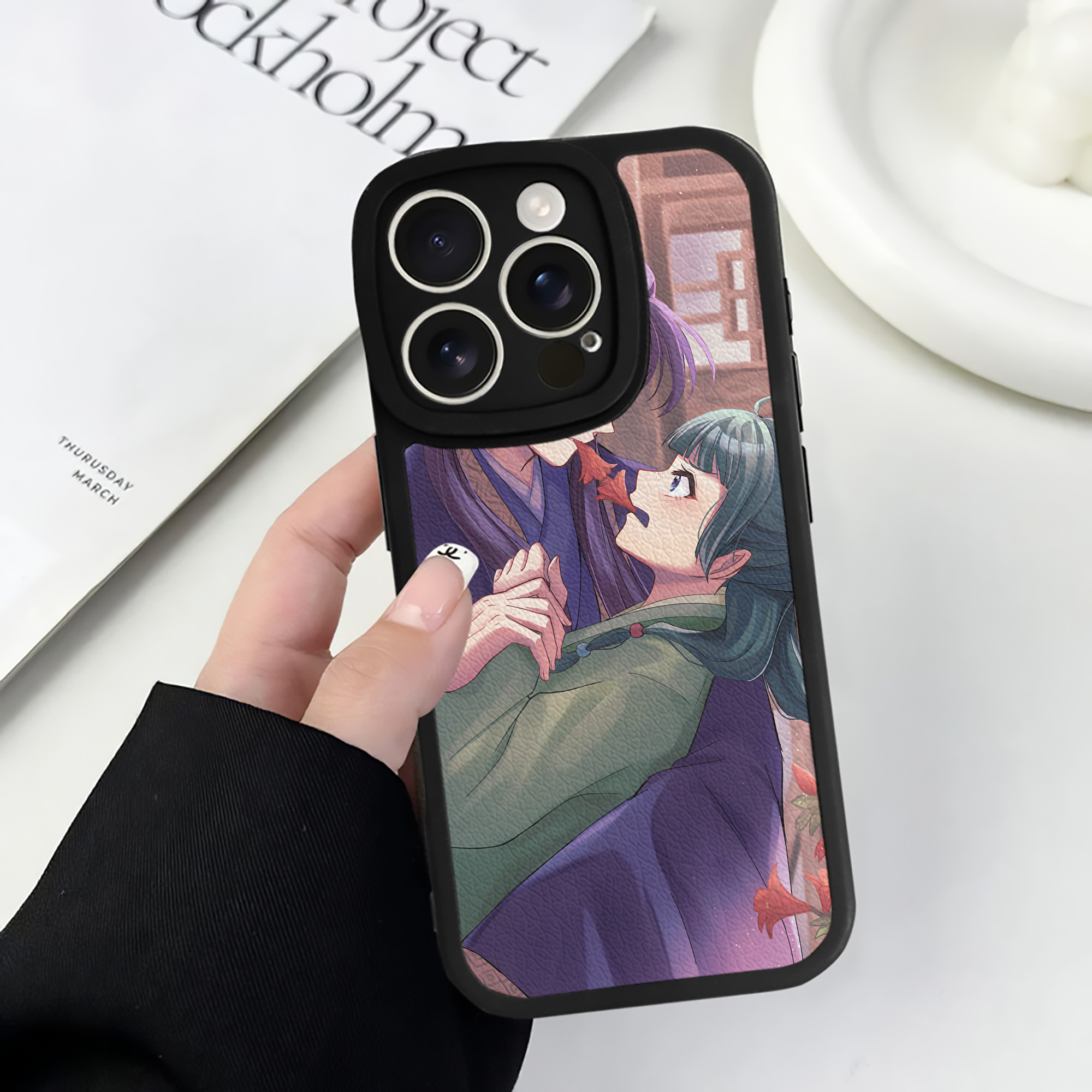 （画像用） 薬屋のひとりごと The Apothecary Diaries 【iPhone 16シリーズ対応】シリコンスマホケース（レザー調） 材質：シリコン